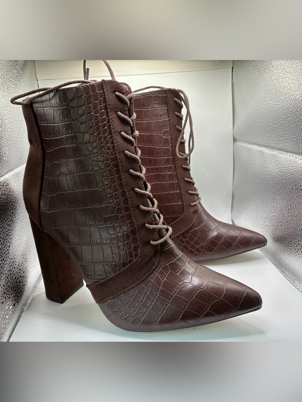 ShoeDazzle Ereni Brown Croc Embossed Lace Up Ankle Boots Womens 8.5